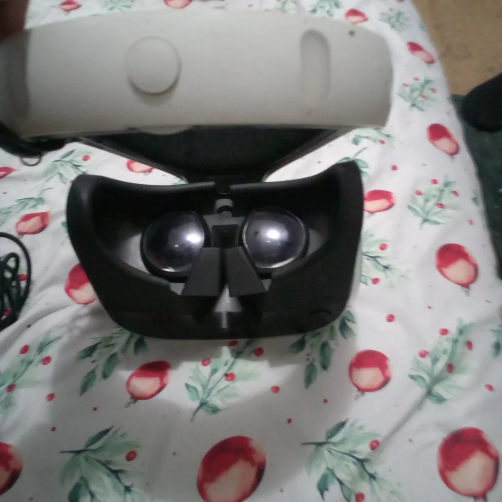 PS4 VR Headset And Controllers